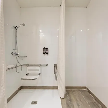 4 Hotel 4*