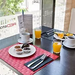 4 Hotel 4*