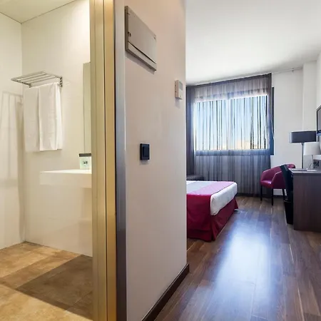 4 Hotel