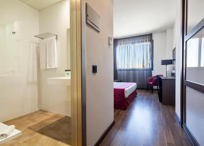 4 Hotel