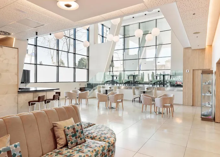 Hotel 4 4*